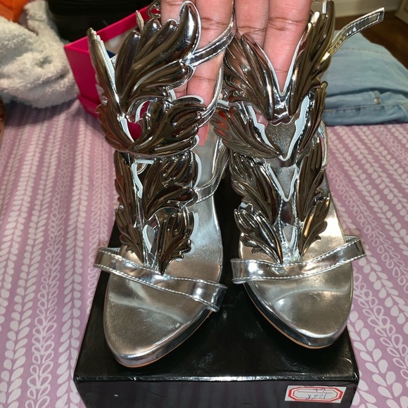 GIUSEPPE ZANOTTI Wing Patent Leather Heels - Picture 6 of 7